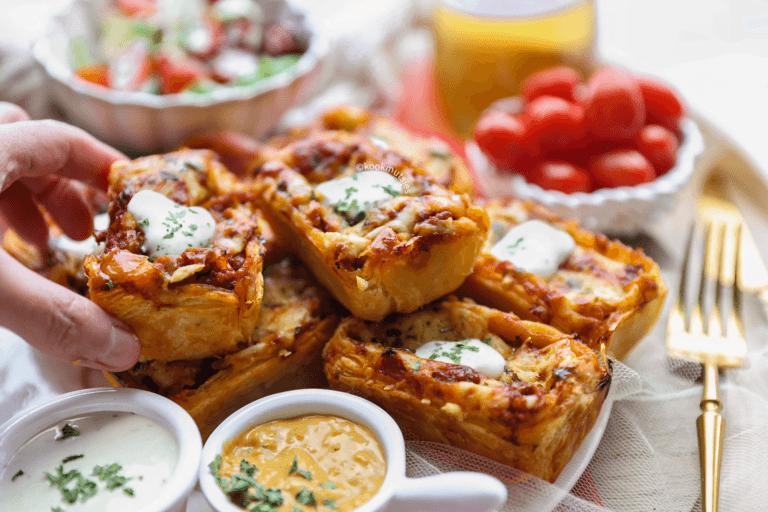 Bladerdeeghapjes met gehakt