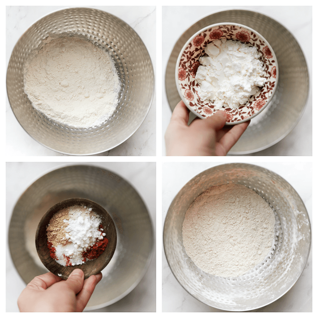 Doe de bloem, maïzena, knoflookpoeder, uienpoeder, paprikapoeder, cayennepeper, het zout en de poedersuiker in een diepe kom. Meng tot een geheel.