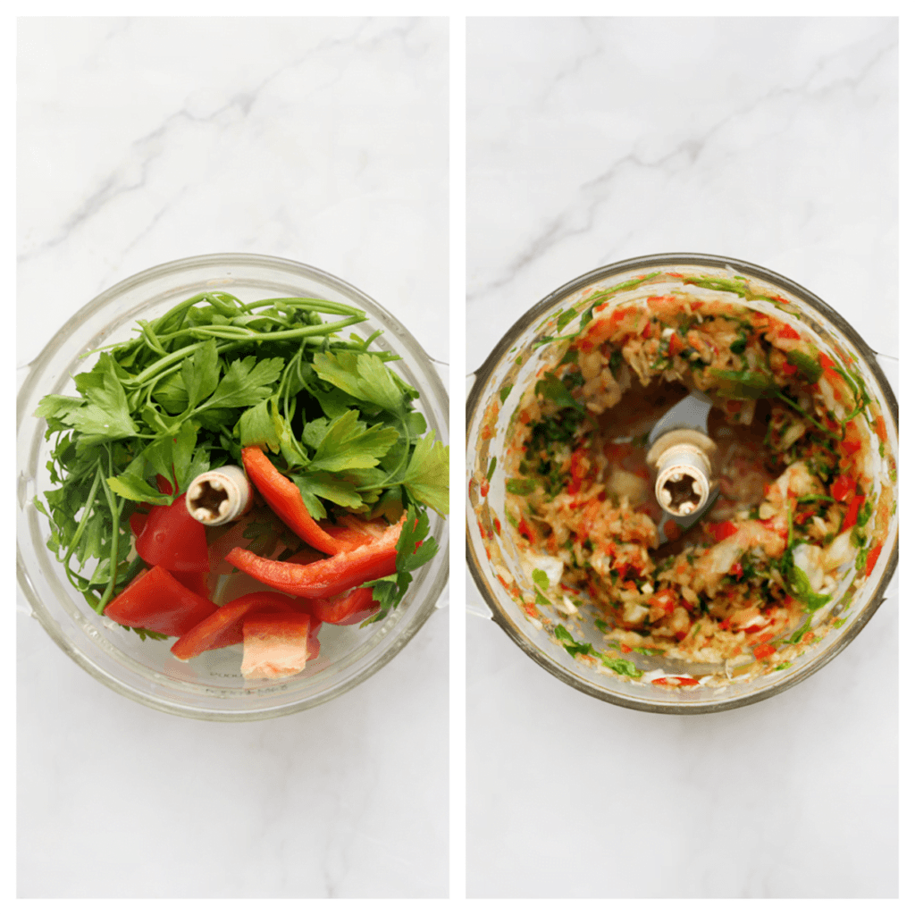 Pel en snijd de gele ui grof. Snijd de rode paprika grof. Doe de gele ui, rode paprika en peterselie in een hakmolen. Maal niet al te fijn.