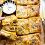 Bladerdeeghapjes met kip Kookmutsjes