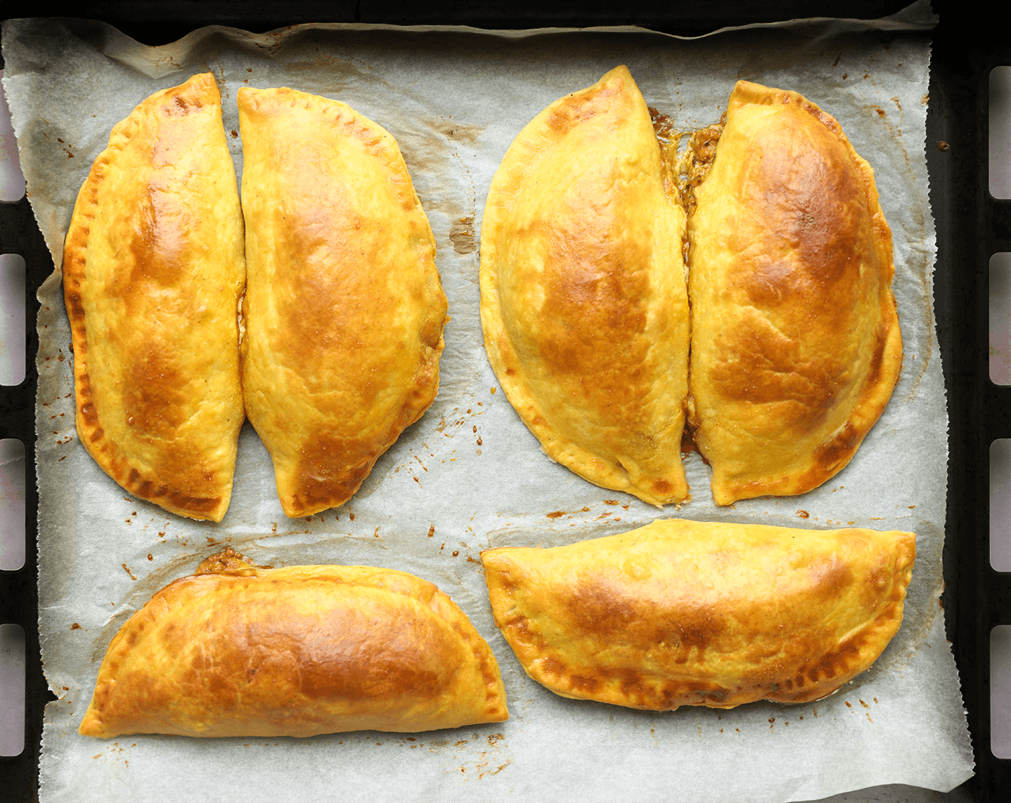 Jamaican patties bakken in de oven