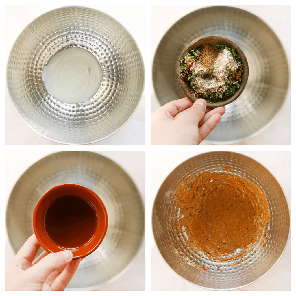 Doe de yoghurt samen met het zout, knoflookpoeder, paprikapoeder, komijnpoeder, uienpoeder, kaneelpoeder de cayennepeper en het citroensap in een diepe kom. Meng goed.