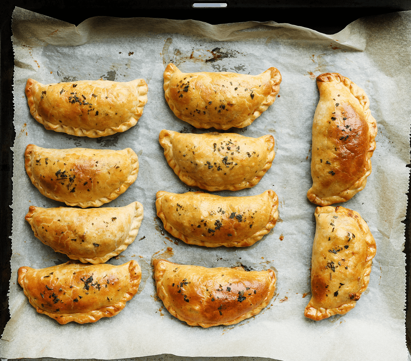 Tonijnbroodjes goudbruin bakken in de oven