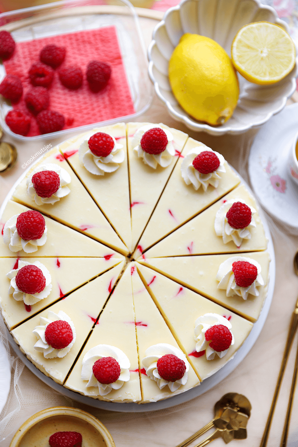 White chocolate raspberry cheesecake eindresultaat Kookmutsjes