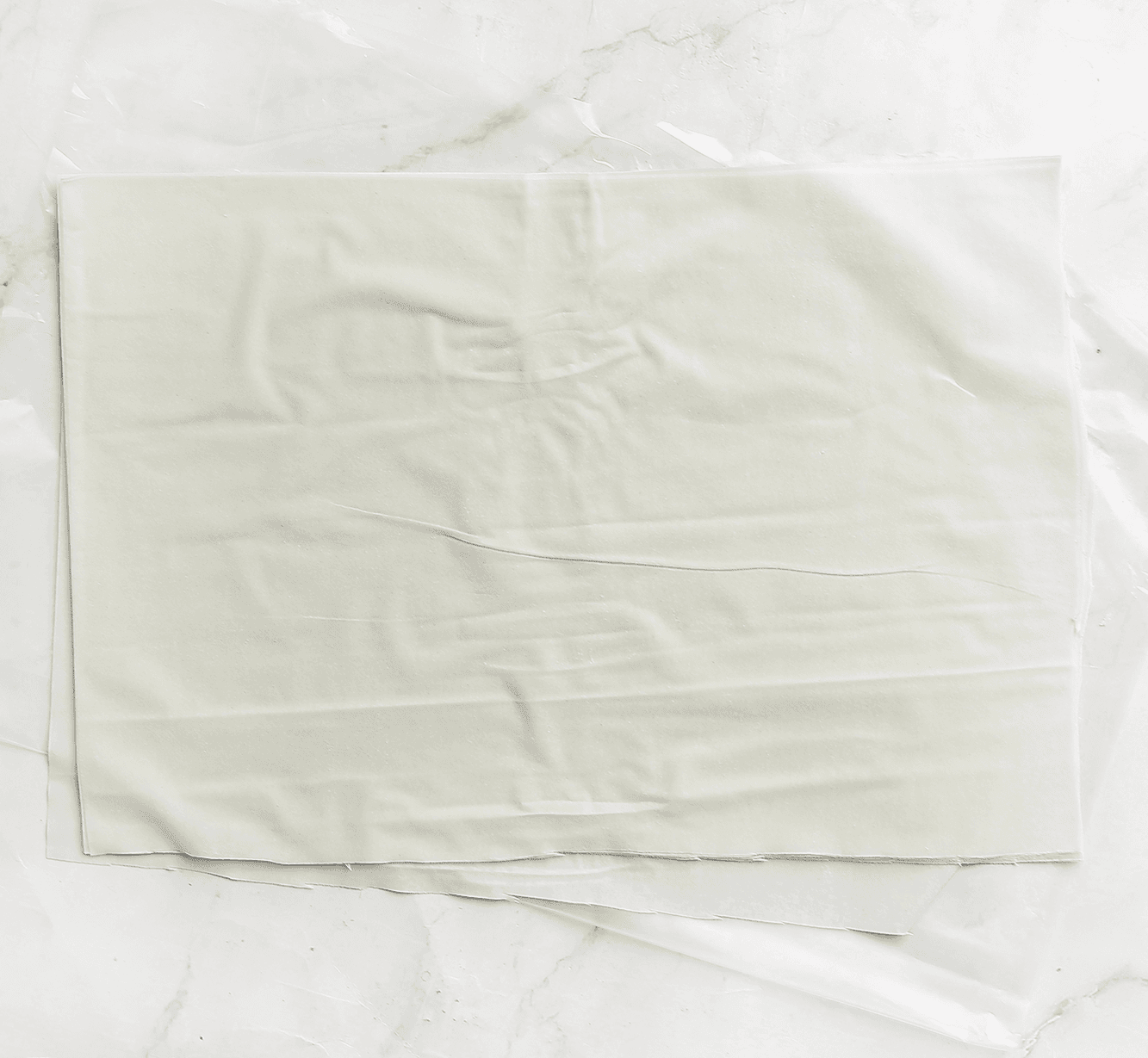 Filodeeg tot de gewenste formaat snijden