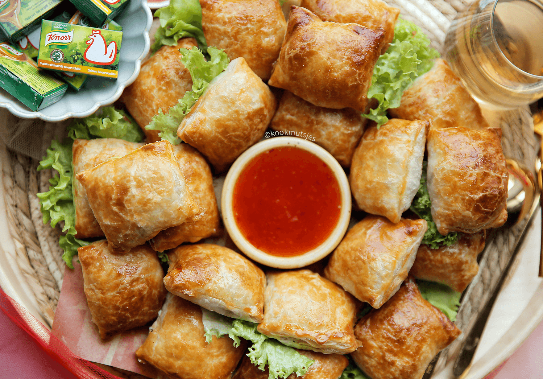 Kip bladerdeeghapjes Kookmutsjes