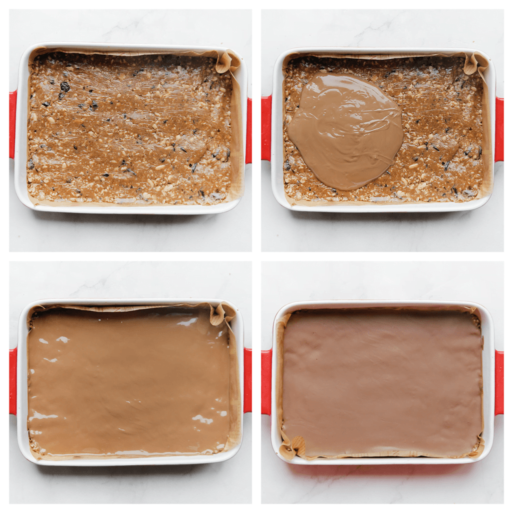 Smelt 150 gram melkchocolade au bain-marie. Giet de melkchocolade over het pinda-mengsel en laat het gelijkmatig uitvloeien. Leg 30 minuten in de koelkast of tot de melkchocolade goed stevig is.