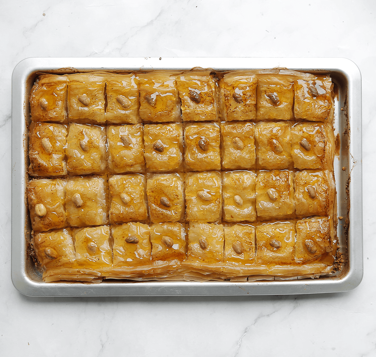 Pinda baklava bakken in de oven