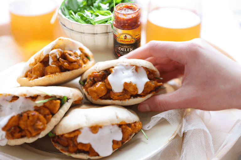 Pitabroodjes gevuld met spicy kip