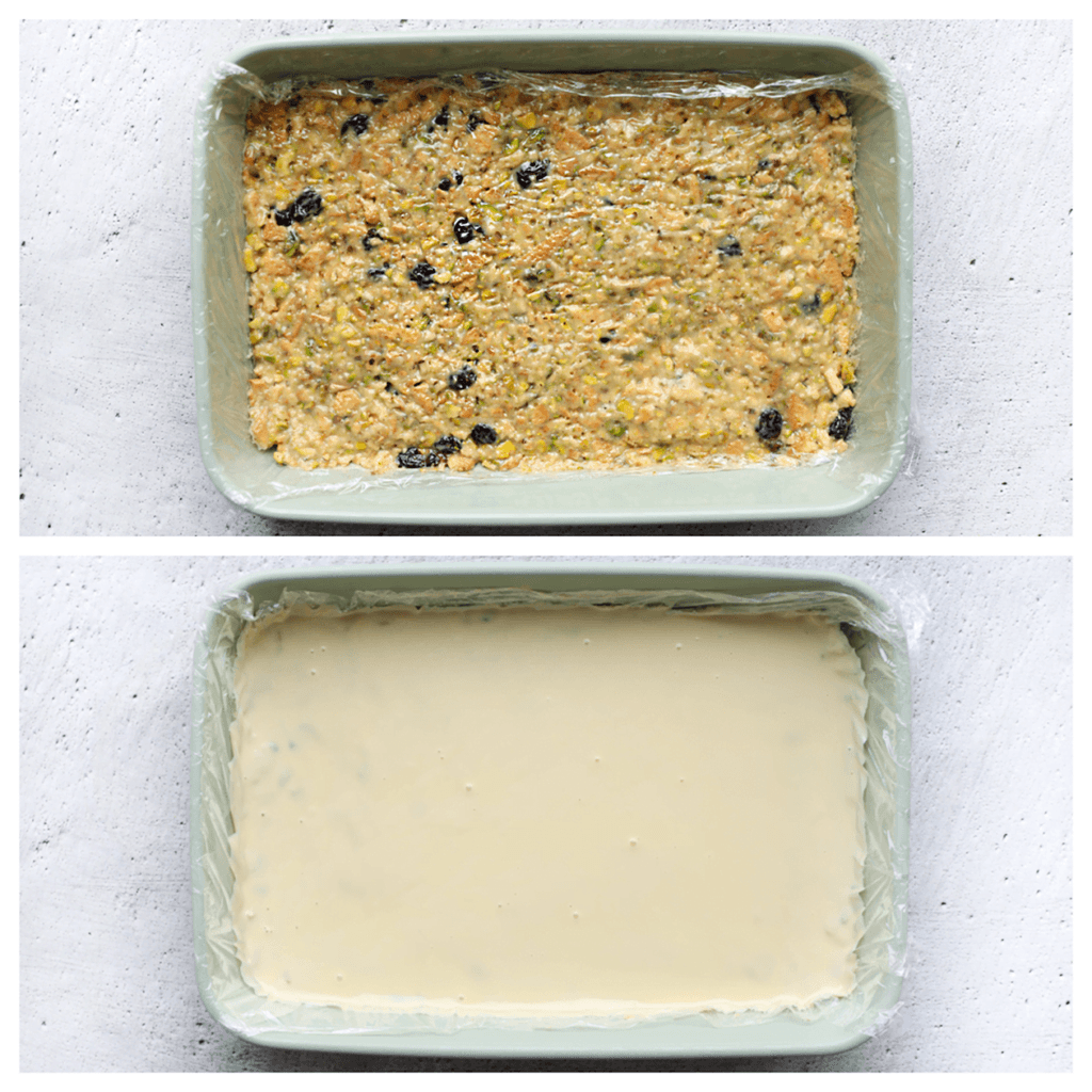 Verwijder de huishoudfolie en verdeel de gesmolten witte chocolade gelijkmatig over het pistachemengsel.