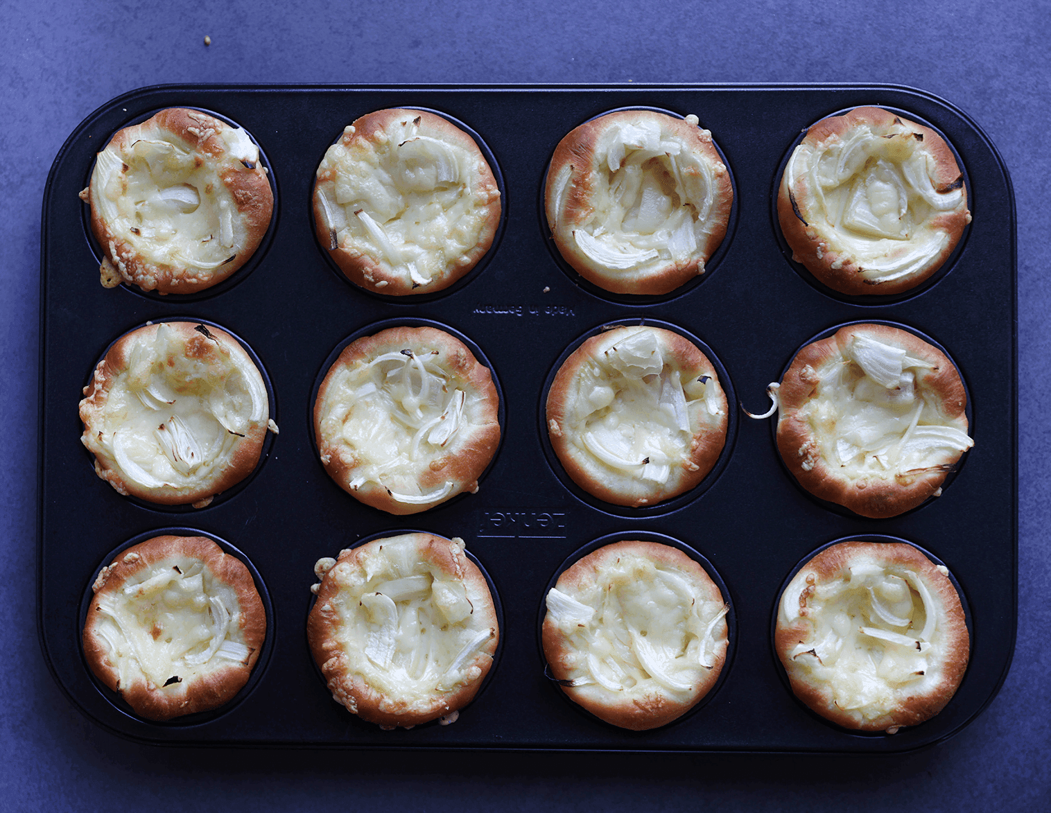 Kaasbroodjes gaar bakken in de oven