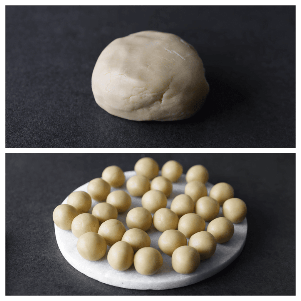 Ga nu verder met het derde en laatste stuk van het koekjesdeeg. Laat dit plain. Neem wat van het koekjesdeeg (18 gr) en rol het tot een bol. Herhaal deze werkwijze.