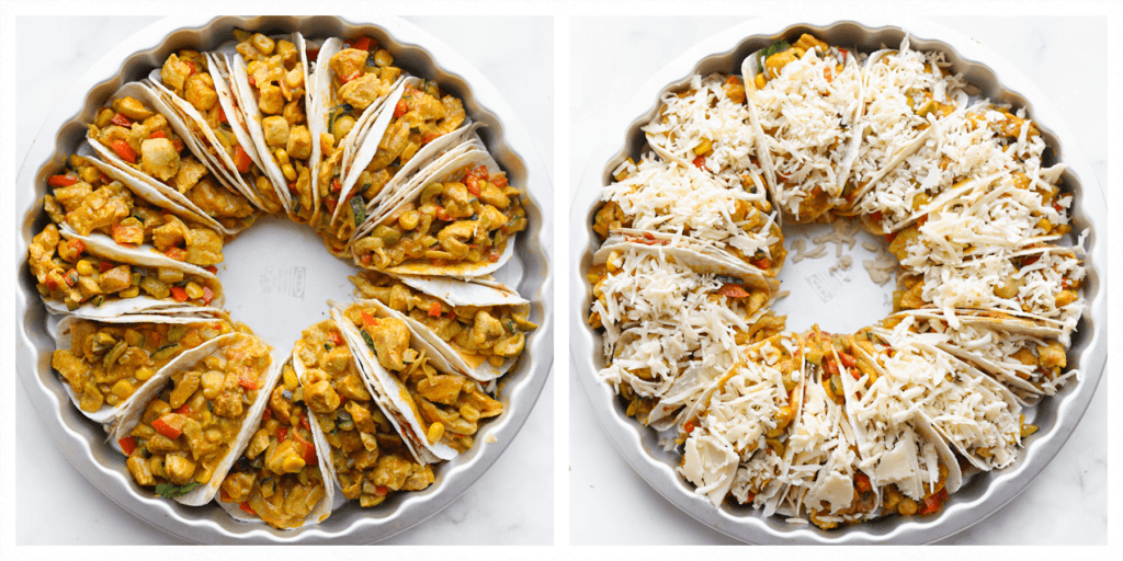 Leg de kip-taco's in een ovenschaal of bakvorm en strooi er geraspte kaas over.