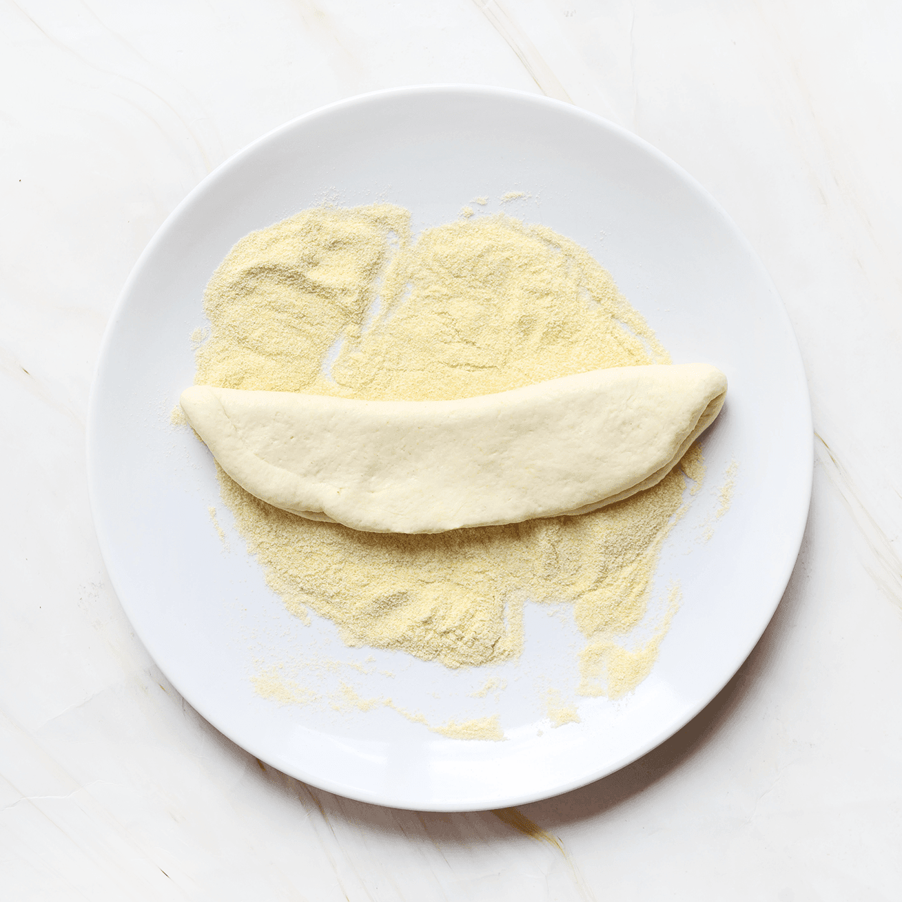 Broodjes door de fijne griesmeel halen