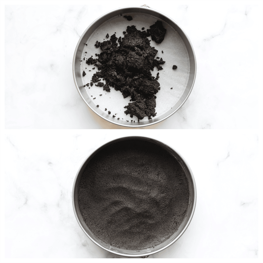 Verdeel het koekjesdeeg over een bakvorm en druk het met de onderkant van een lepel goed tegen de bodem aan.