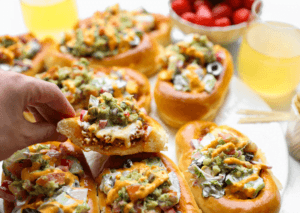 Gehaktbroodjes met salade en guacamole Kookmutsjes