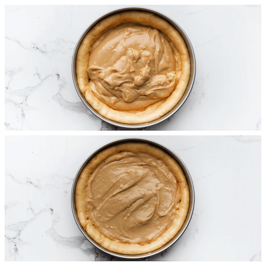 Vul het koekjesdeeg met de Speculoosroom en verdeel het gelijkmatig.