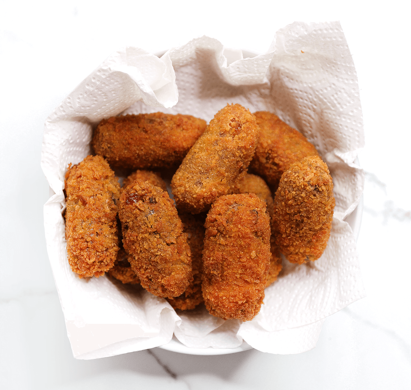 Nasikroketten krokant bakken en uit laten lekken op keukenpapier