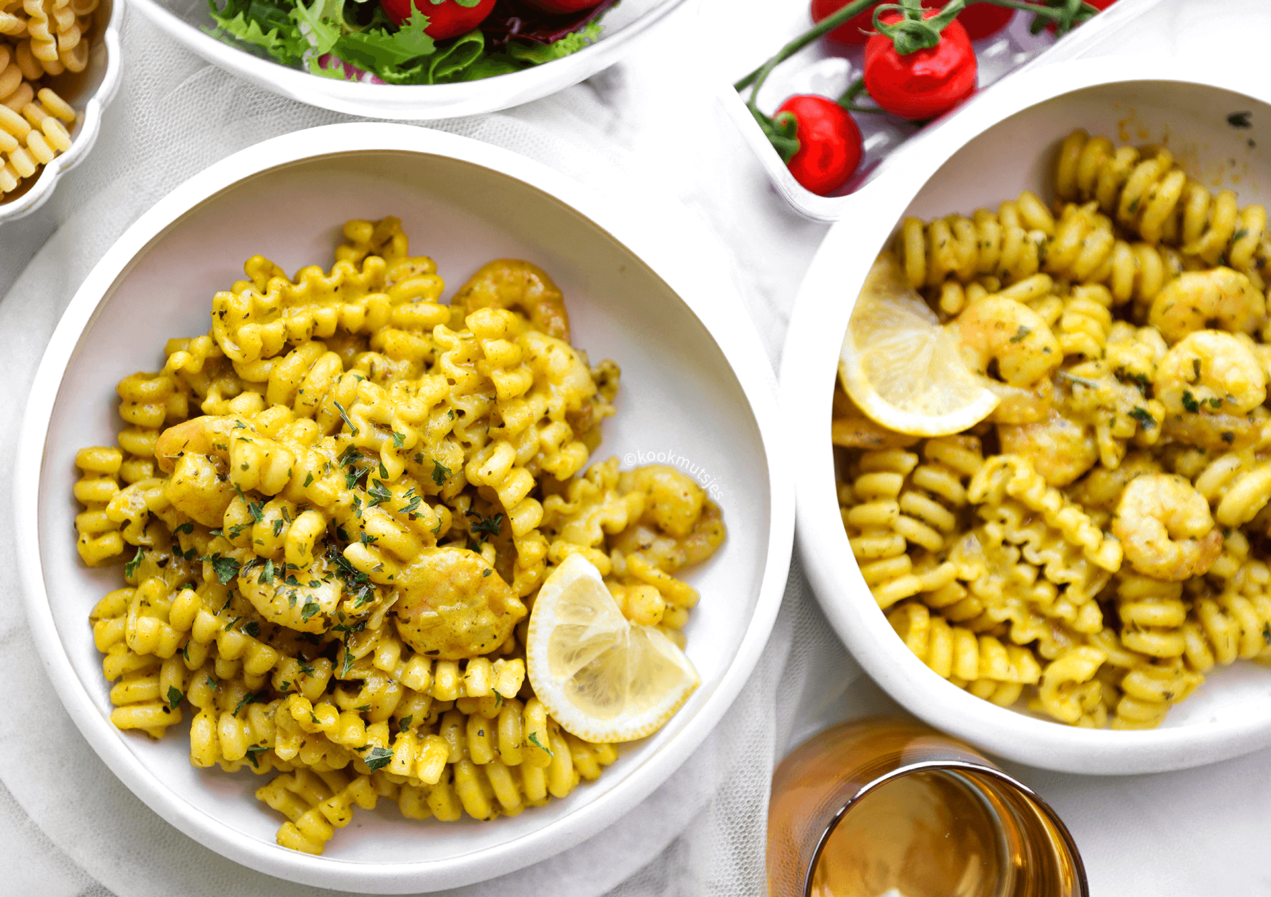 Riccioli met garnalen in currysaus