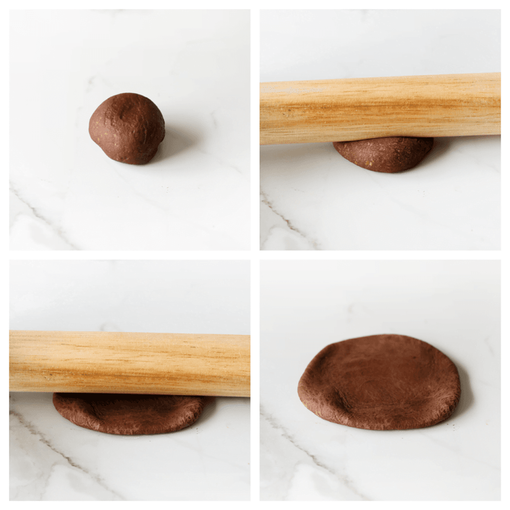 Neem een bolletje deeg en maak deze met een deegroller plat (12 cm).