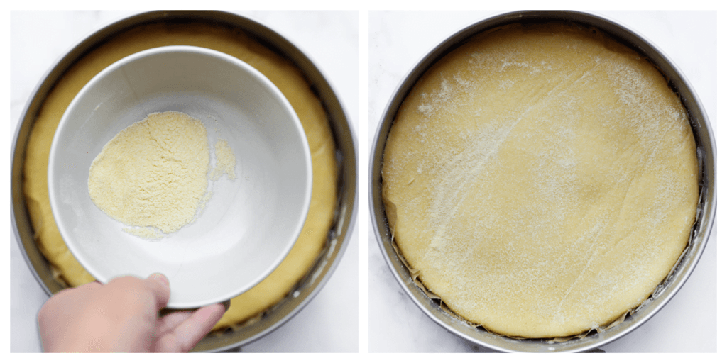 Strooi er wat fijne griesmeel over de harcha-taart.