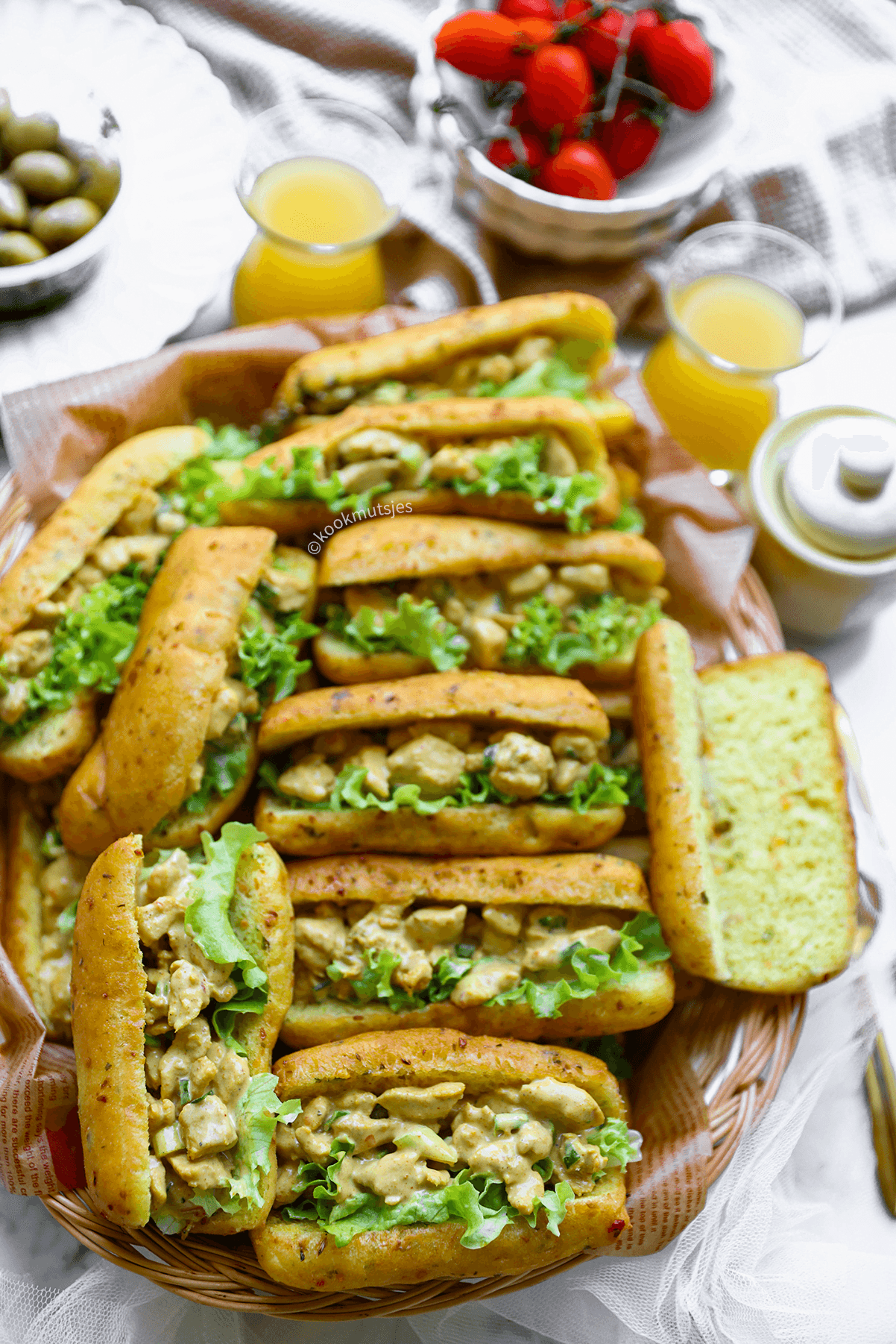 Gebakken broodjes met kip curry eindresultaat Kookmutsjes