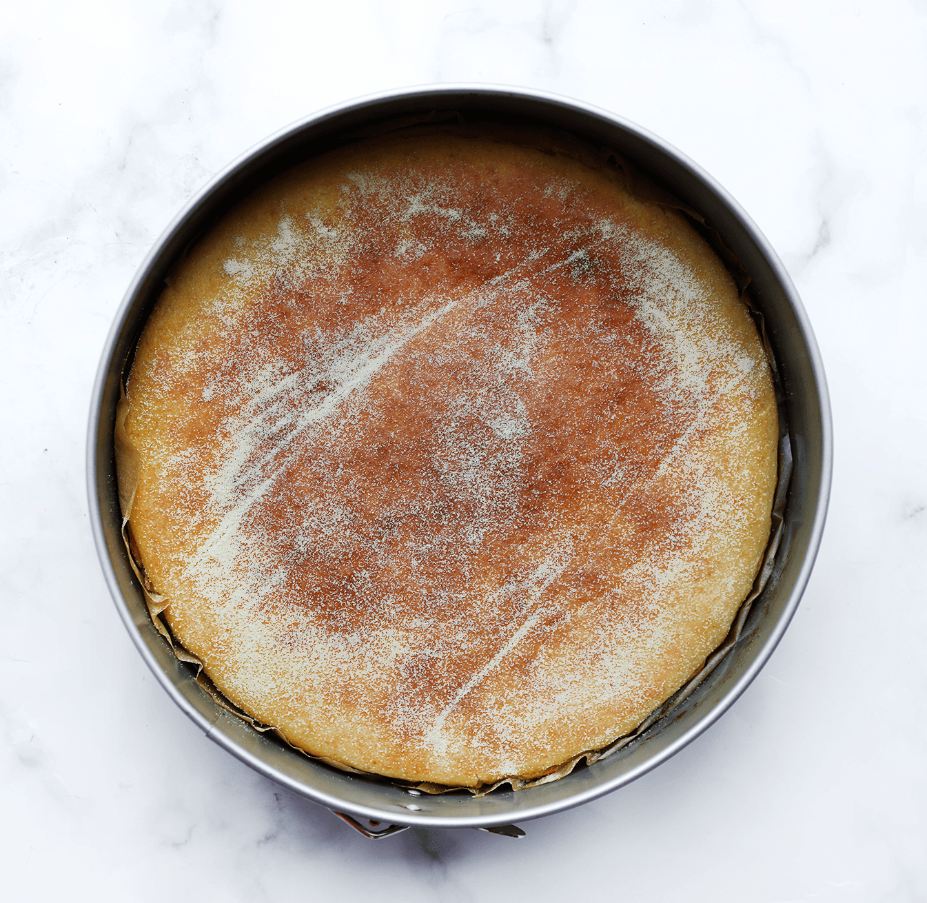 Harcha met roomkaasvulling bakken in de oven