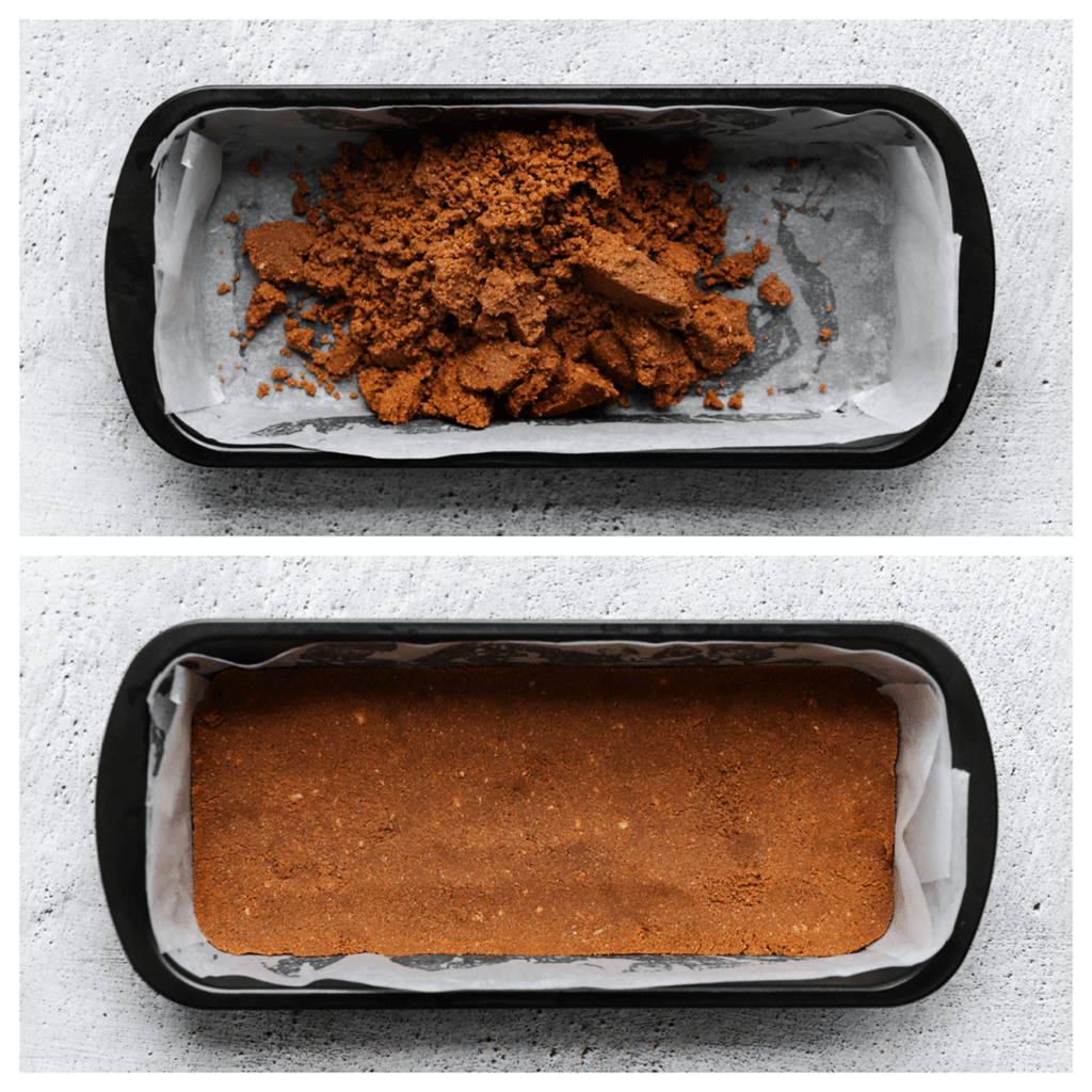 Bedek een bakvorm met een vel bakpapier en verdeel het koekjesdeeg over de bodem. Zet het even in de koelkast.