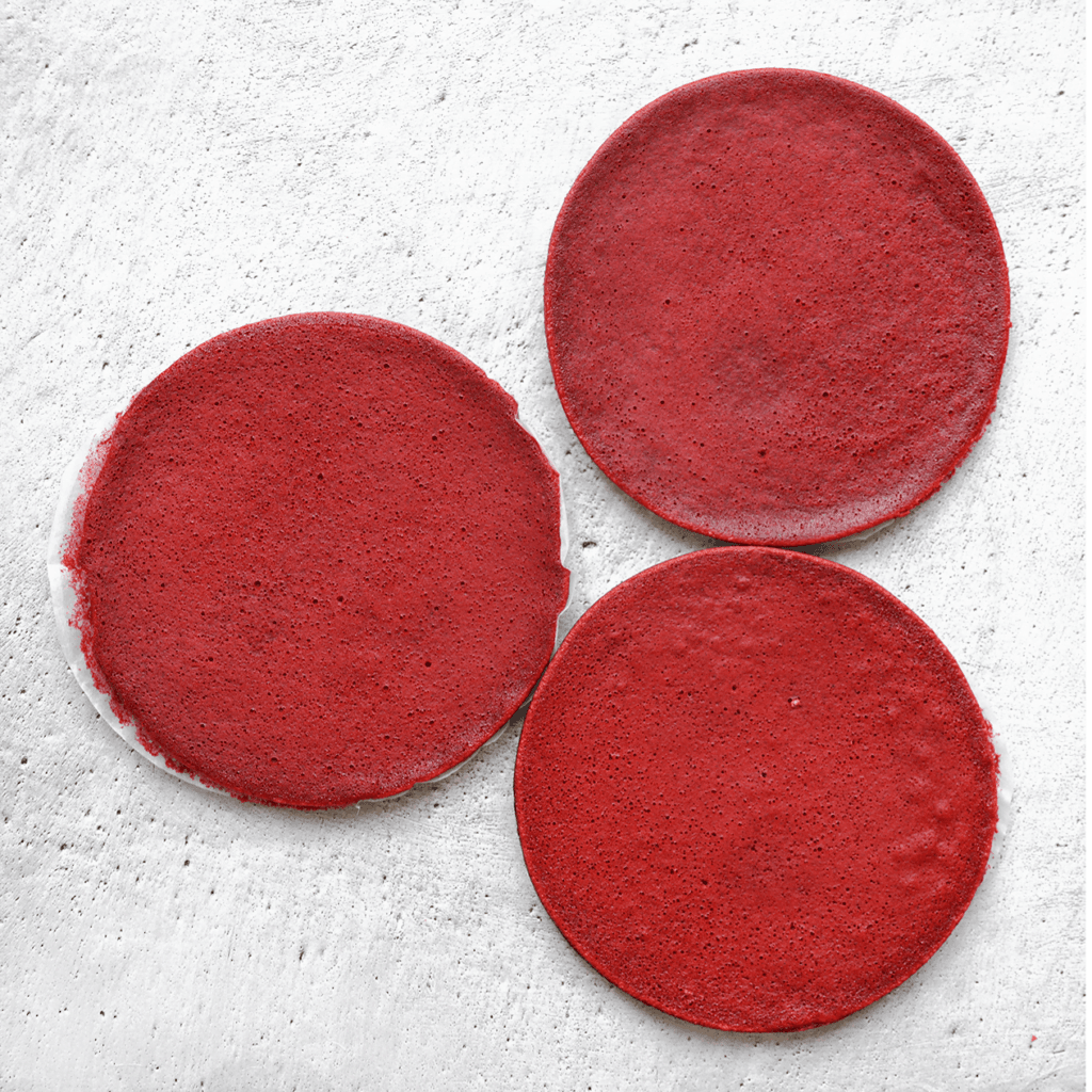 Laat de red velvet cakes afkoelen.