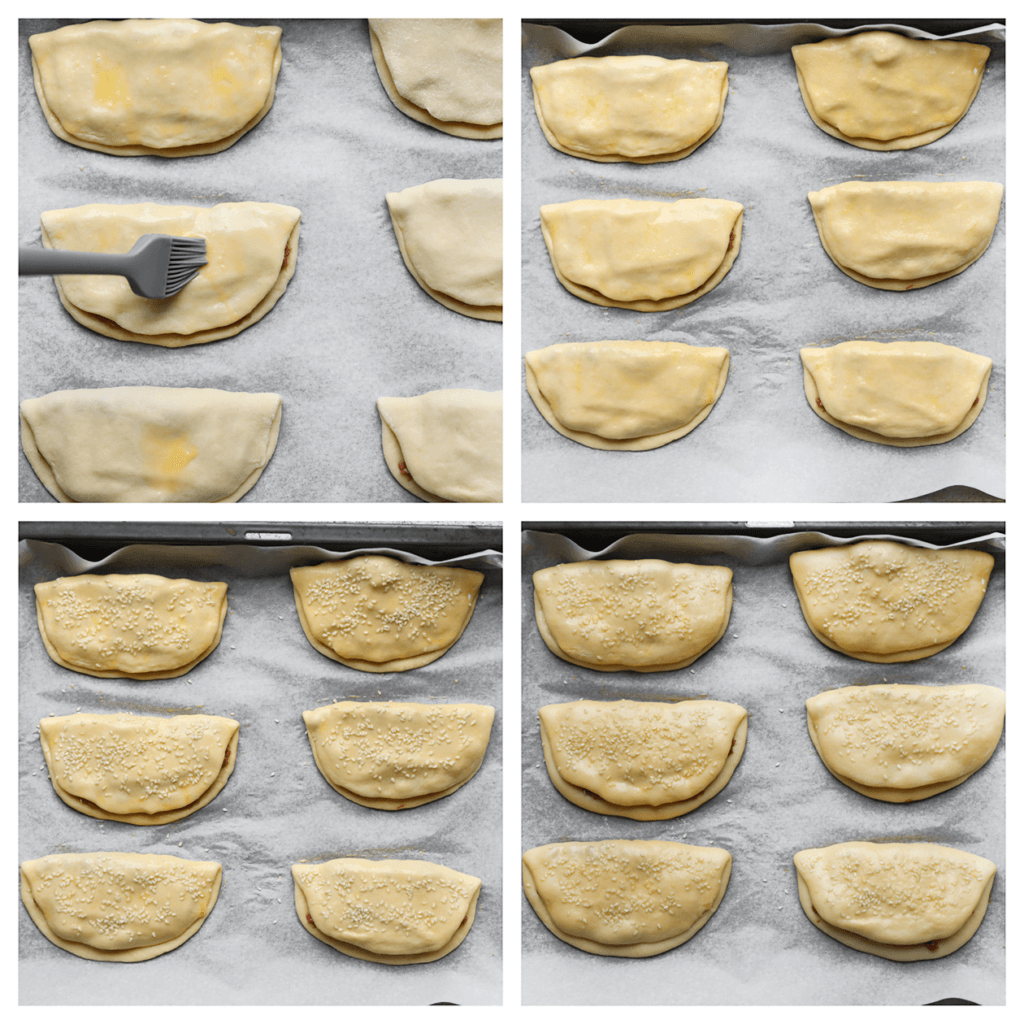 Leg de ovenburgers op een bakplaat met bakpapier. Bestrijk ze met wat eigeel en strooi er sesamzaadjes overheen. Laat het deeg nog 30 minuten rijzen, of tot het in grootte is verdubbeld.