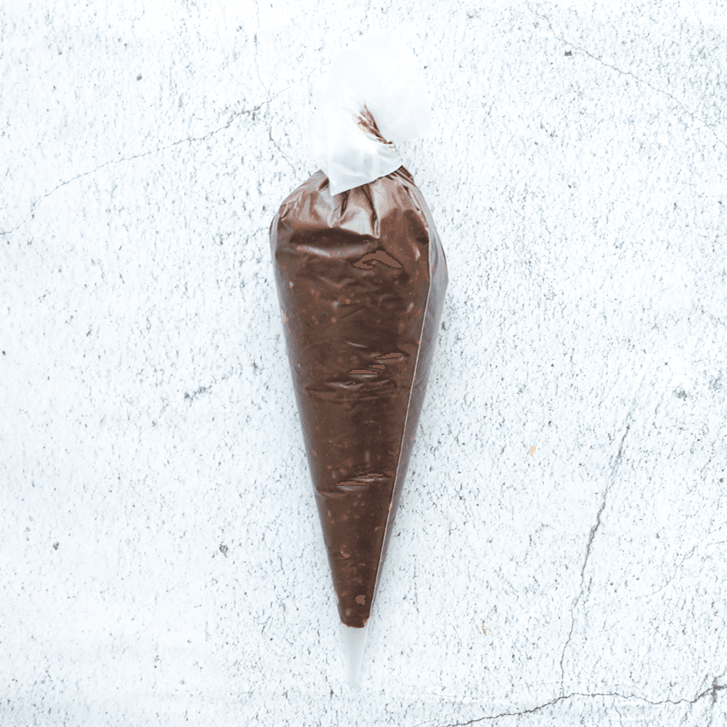 Breng het hazelnotenmengsel over in een spuitzak. 