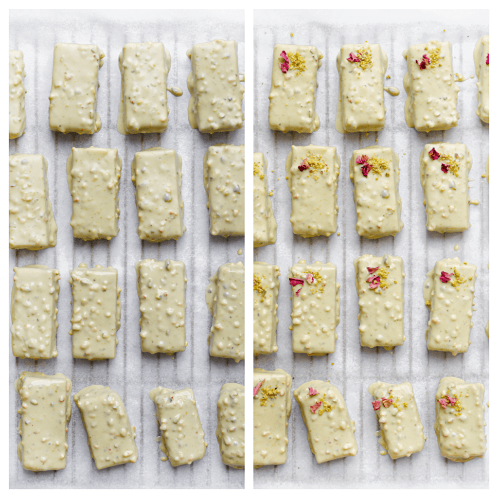 Plaats de pistachekoekjes op een vel bakpapier. Garneer de koekjes met gemalen pistachenoten en rozenblaadjes.