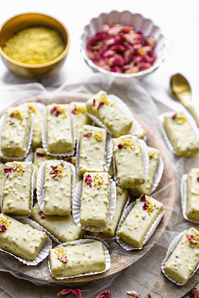 Pistachenoten (no bake) eindresultaat Kookmutsjes