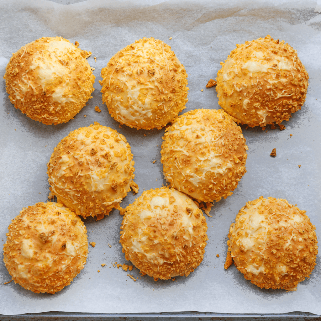 Doe de broodjes in een voorverwarmde oven op 200 °C. Bak 12-18 minuten, of tot de broodjes mooi goudbruin zijn gekleurd. Dek de broodjes direct af met een schone theedoek zodra ze uit de oven komen.