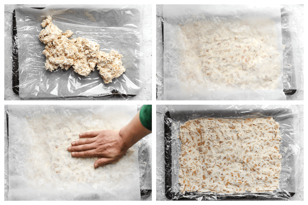 Bedek een bakplaat met huishoudfolie en schep het koekjesmengsel erop. Verdeel het gelijkmatig en gebruik een vel bakpapier als hulpmiddel om het koekjesmengsel goed aan te drukken. Zet het koekjesmengsel, afgedekt, in de koelkast zodat je het straks gemakkelijk kunt oprollen.