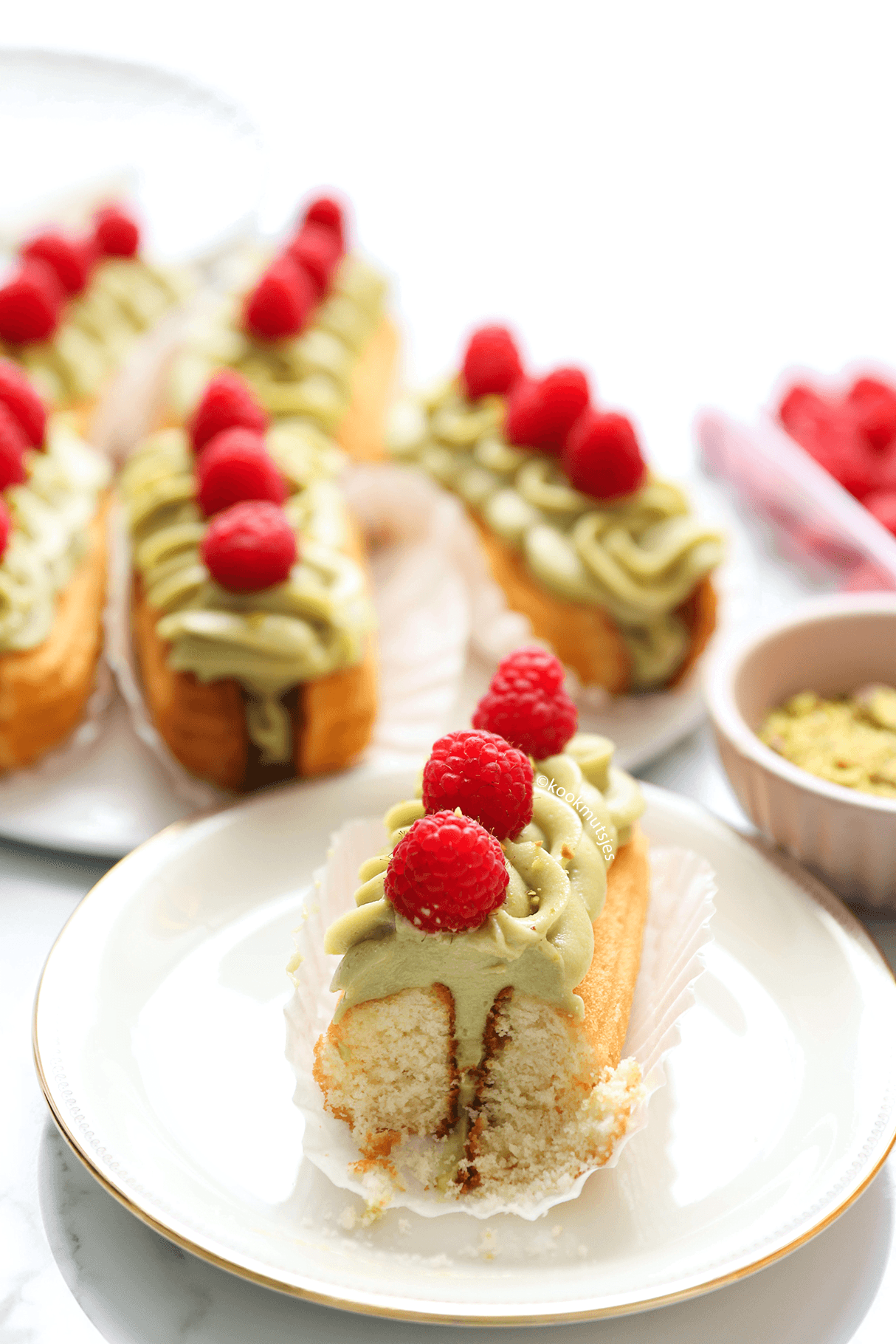 Pistache gebakjes no bake van Kookmutsjes