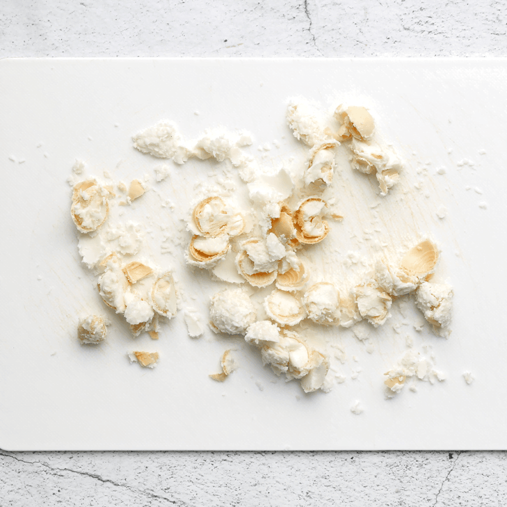 Hak de Raffaello's in stukken.