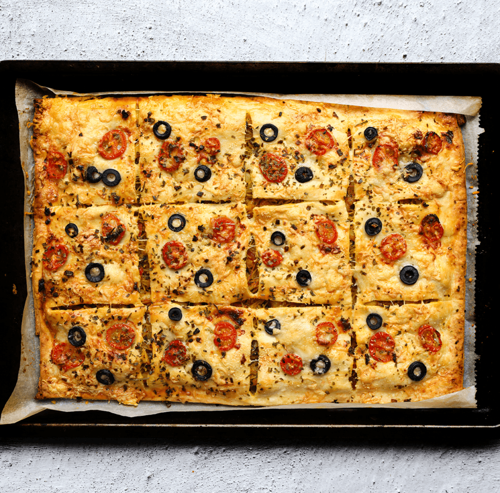 Zet de vishapjes in een voorverwarmde oven op 190 ℃. Bak 20-25 minuten of tot het deeg mooi goudbruin is gekleurd.