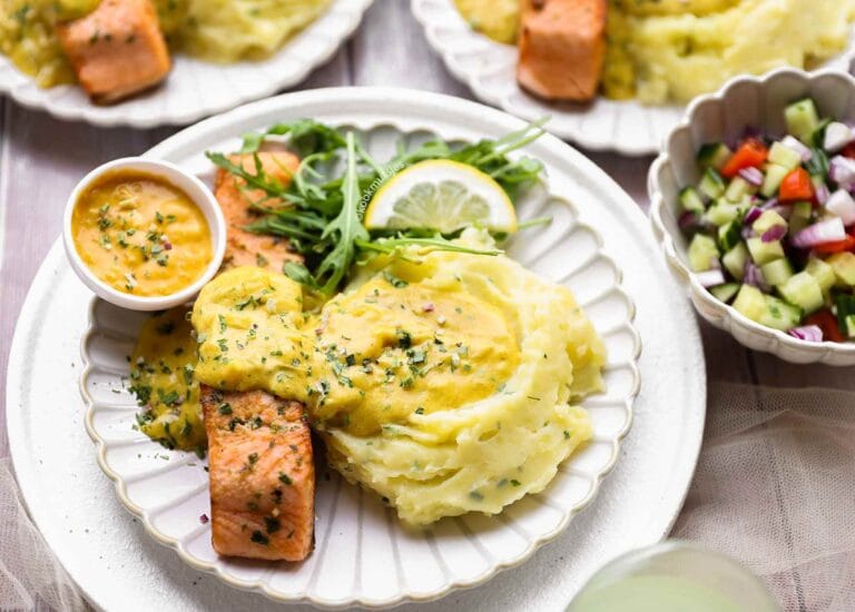 Salmon with Mashed Potatoes with Onion Sauce