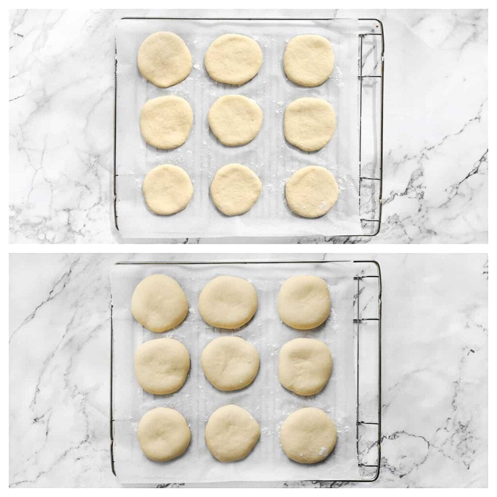 Plaats de broodjes op een bakplaat met bakpapier en laat ze 30 minuten rijzen, of totdat ze in omvang zijn verdubbeld.