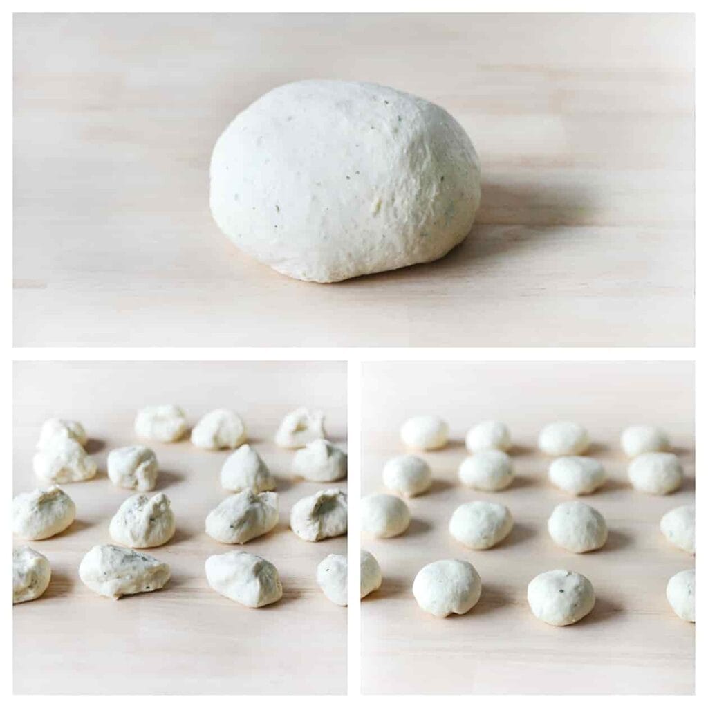 Verdeel het deeg in 16 stukken (50 gram per stuk) en vorm ze mooi rond.