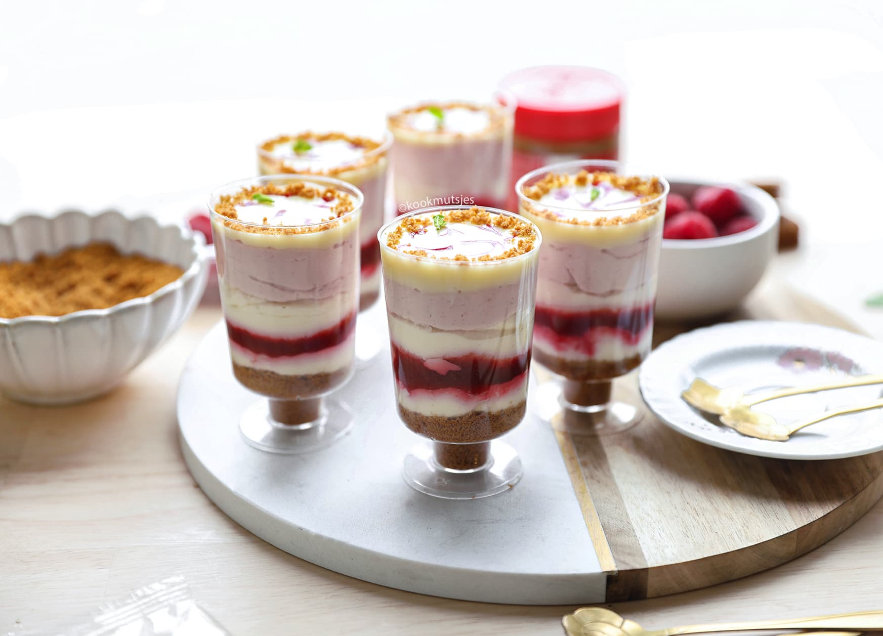 Frambozen toetjes in glas Kookmutsjes copyright