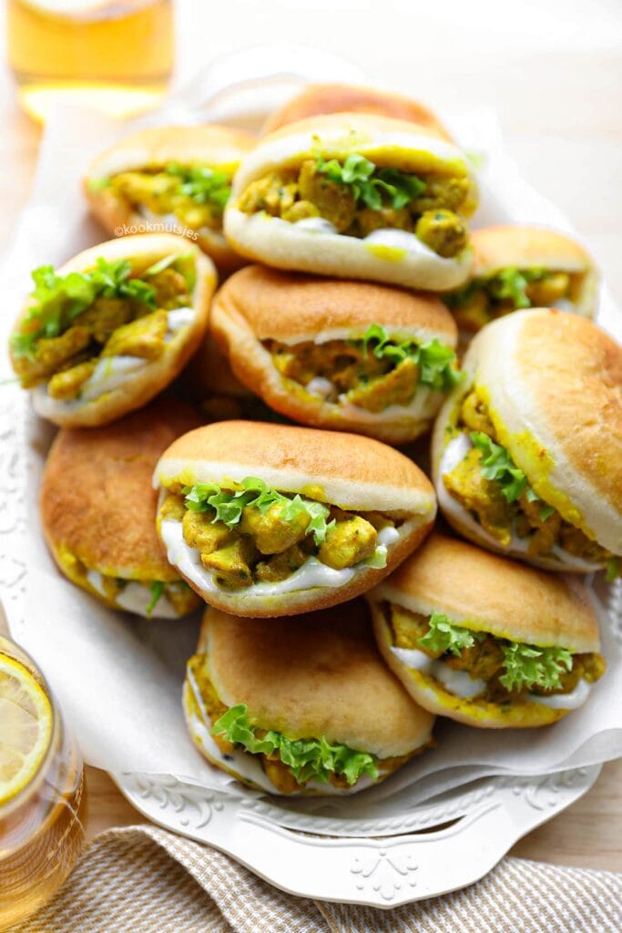 Gebakken broodjes met kipkerrie eindresultaat Kookmutsjes