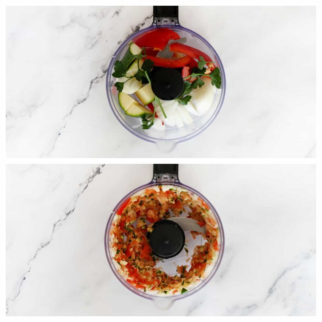 Hak de rode paprika, rode ui en courgette grof en doe ze in een hakmolen. Maal de groenten niet te fijn.