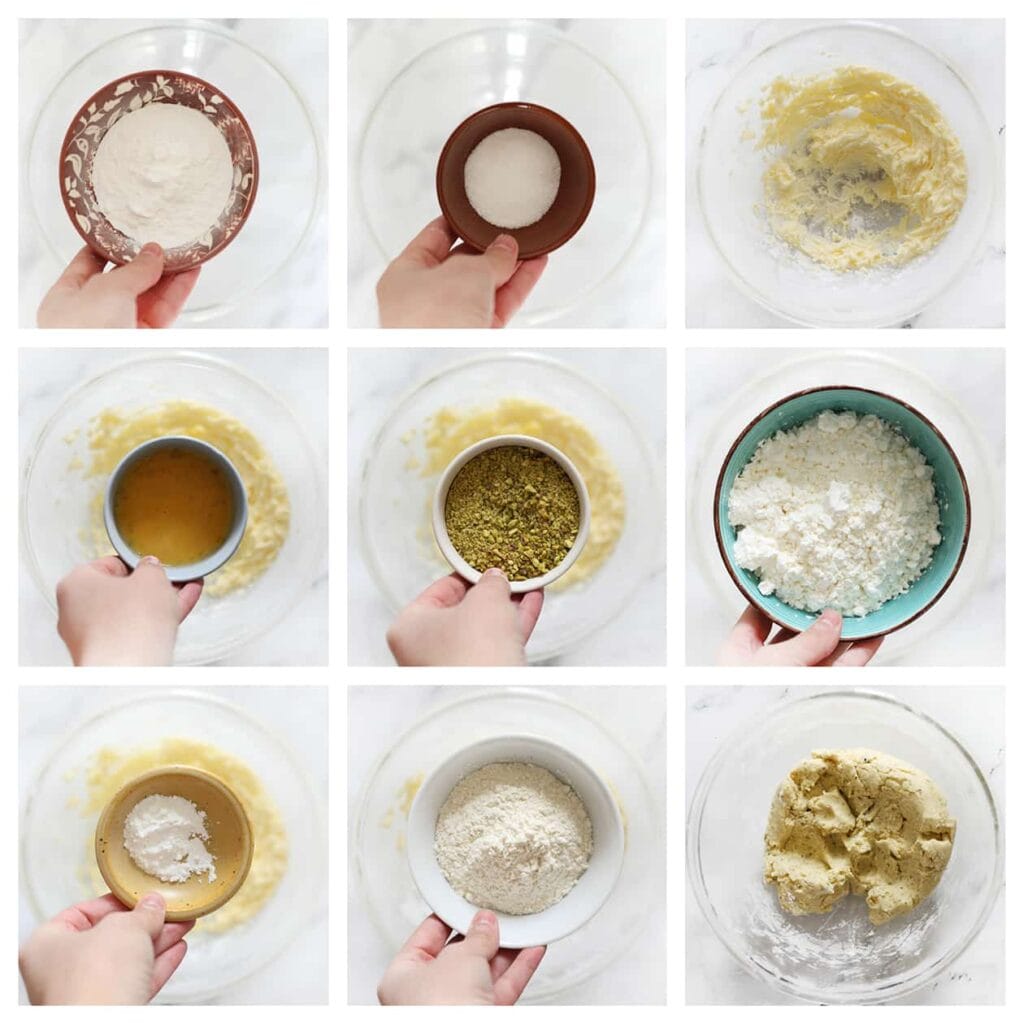 Doe de zachte roomboter, poedersuiker en vanillesuiker in een diepe kom. Mix tot een gladde massa. Voeg het geklutste ei, de fijngemalen pistachenoten, maïzena, bakpoeder en bloem toe. Meng alles goed en kneed het tot een mooi koekjesdeeg.