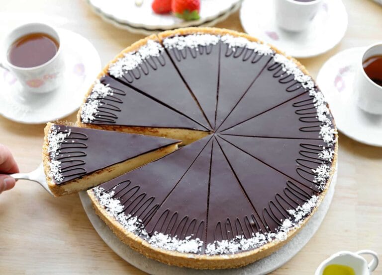 Coconut Cheesecake With Chocolate (No Bake)