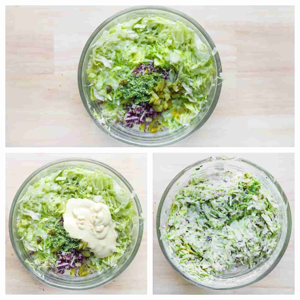 Snijd de ijsbergsla klein. Pel en snipper de rode ui. Snijd de augurk klein. Doe de ijsbergsla, rode ui, augurk, mayonaise en de saladekruiden in een diepe kom. Meng goed en leg, afgedekt, in de koelkast.