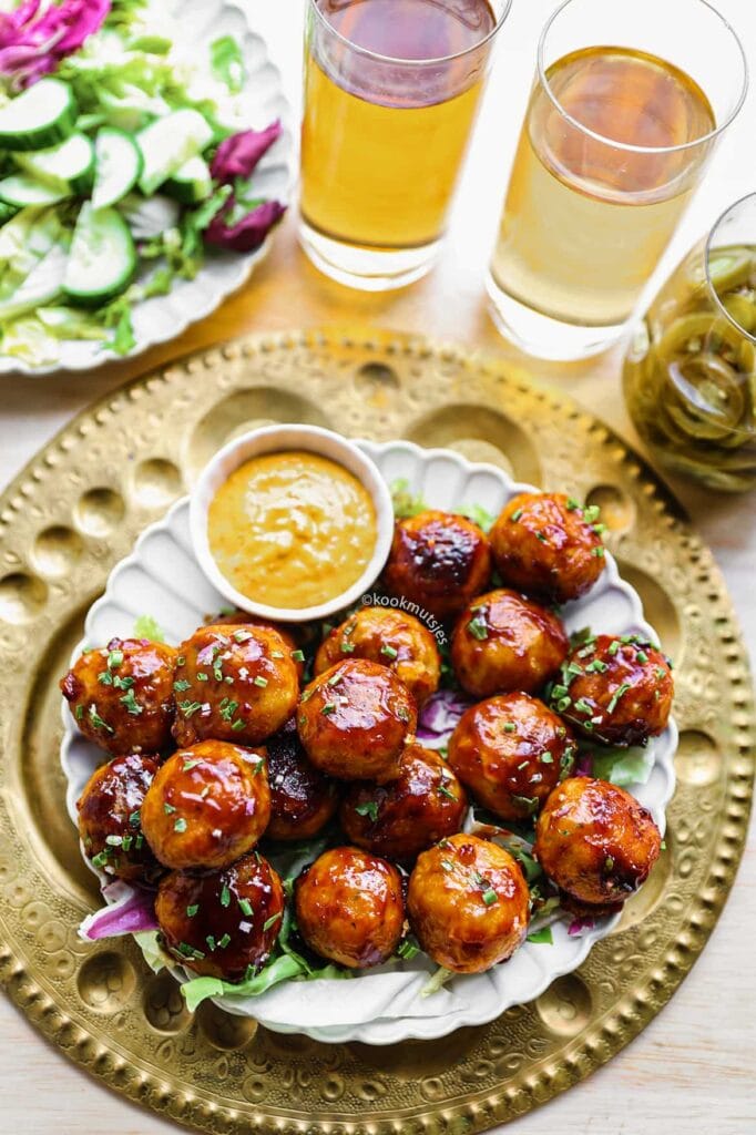 Sticky Kipgehaktballen met Kaasvulling eindresultaat Kookmutsjes