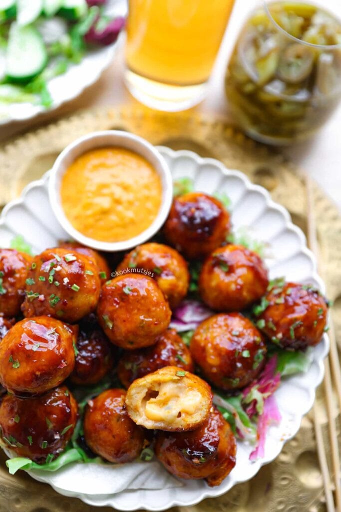 Sticky Kipgehaktballen met Kaasvulling eindresultaat binnenkant Kookmutsjes