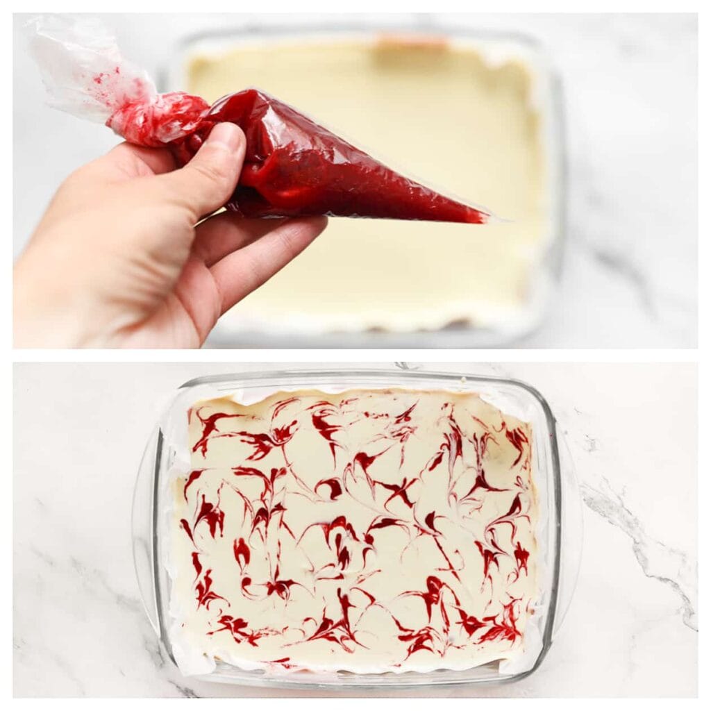 Spuit er wat frambozensiroop op en gebruik een tandenstoker om een sierlijk patroon te creëren.